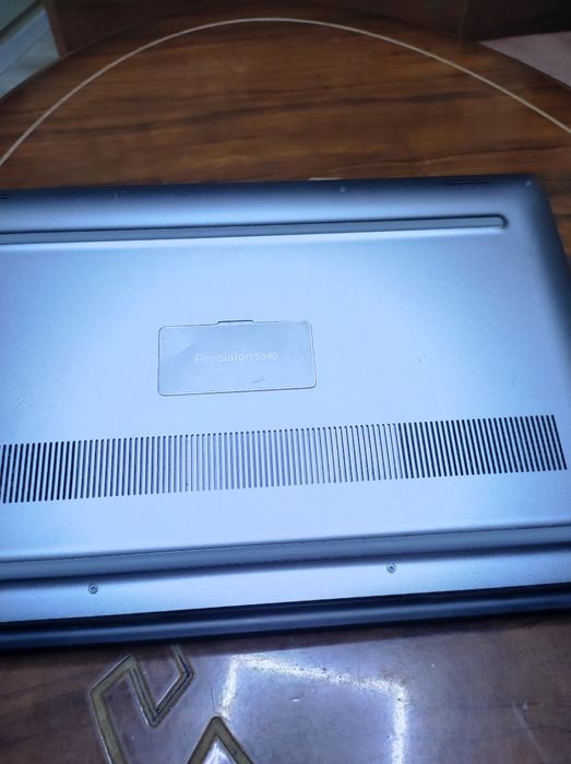 Dell precision 5540 16gb ga 256gb SSD m2 Core i7-9750H 2.4 GHz