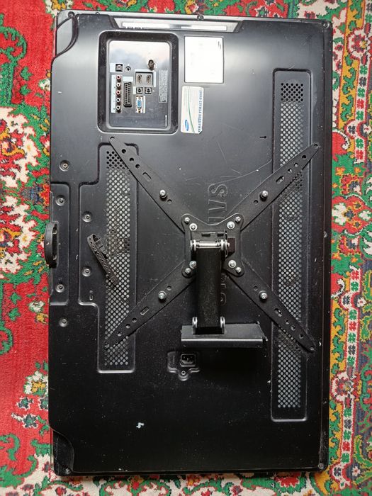 Продаю телевизор на запчасти