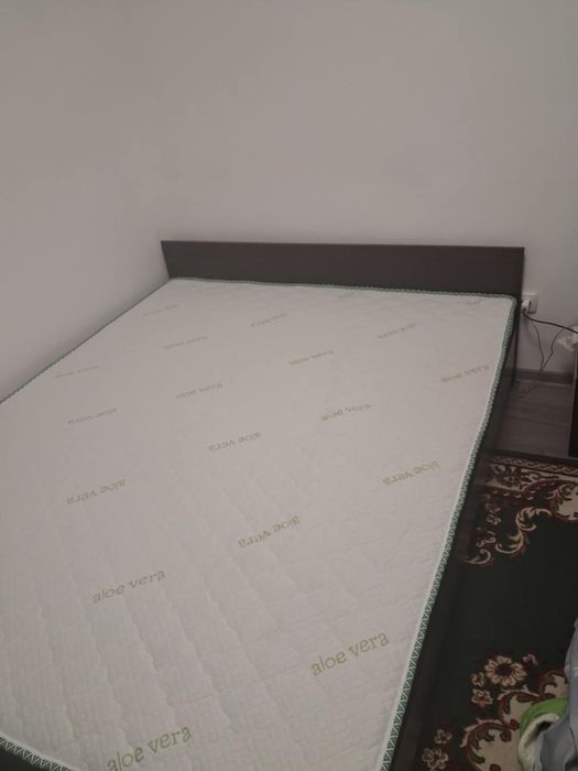 Vând pat cu tot cu saltea