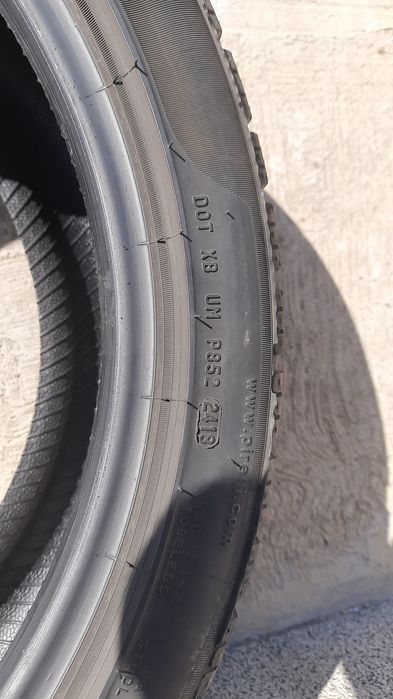 Anvelope iarnă 215/45 R18 93V
