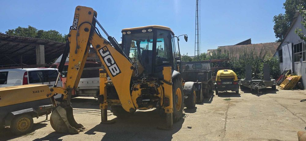 Buldoexcavator JCB3CX 2019 - 5147 ore cu 3 cupe si picon