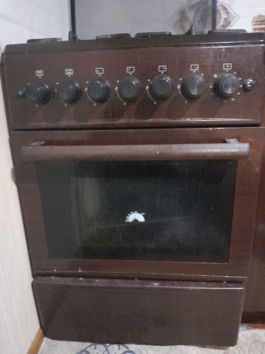 Продаётся кухонная плита FERE, б/у, в хорошем рабочем состоянии.