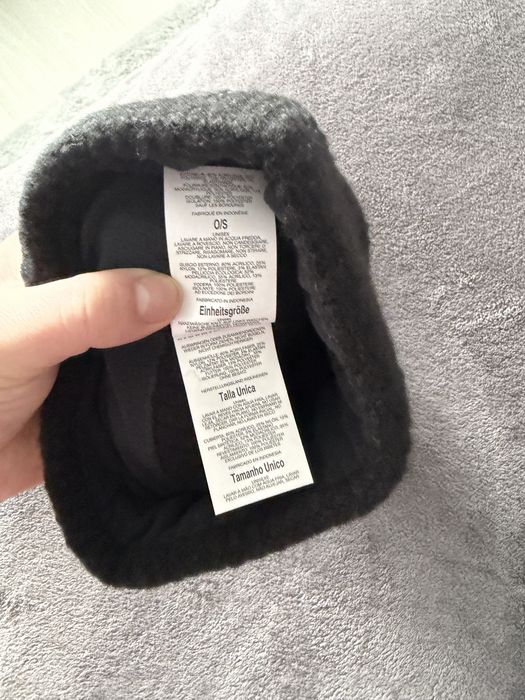 Columbia winter blur caciula cu ciucure culoare neagra marime Os noua