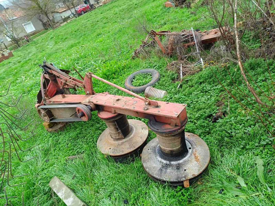 Продавам трактор владимировец