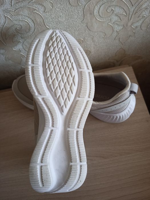 Кроссовки новые.