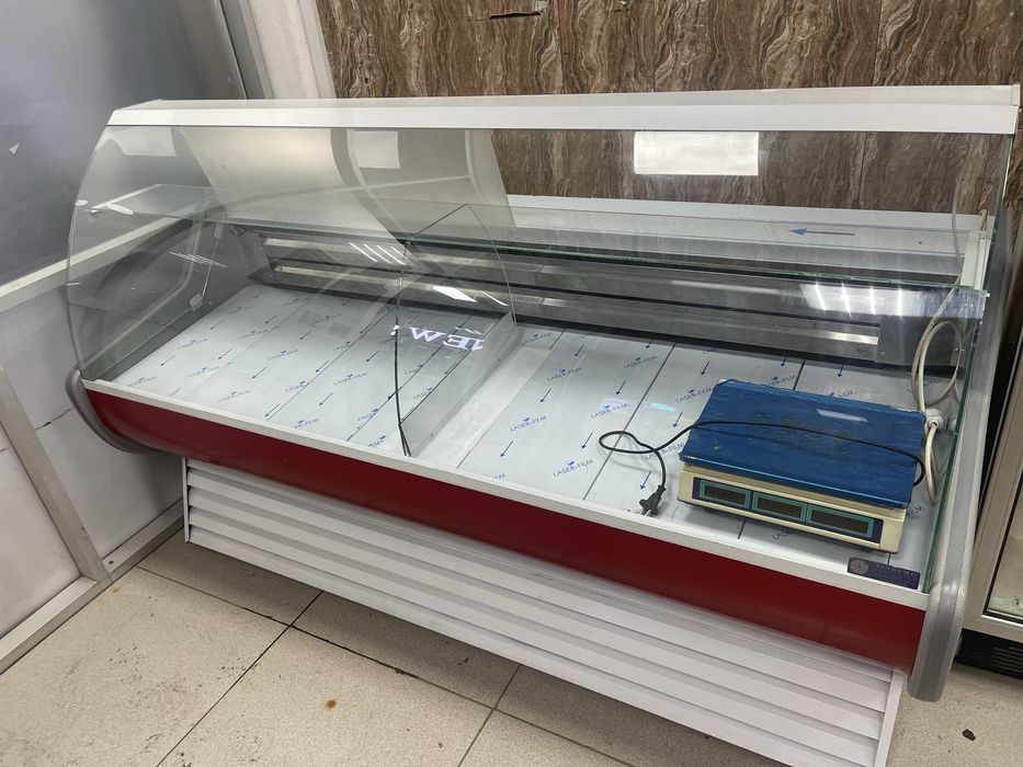 Продам холодильную ветрину!