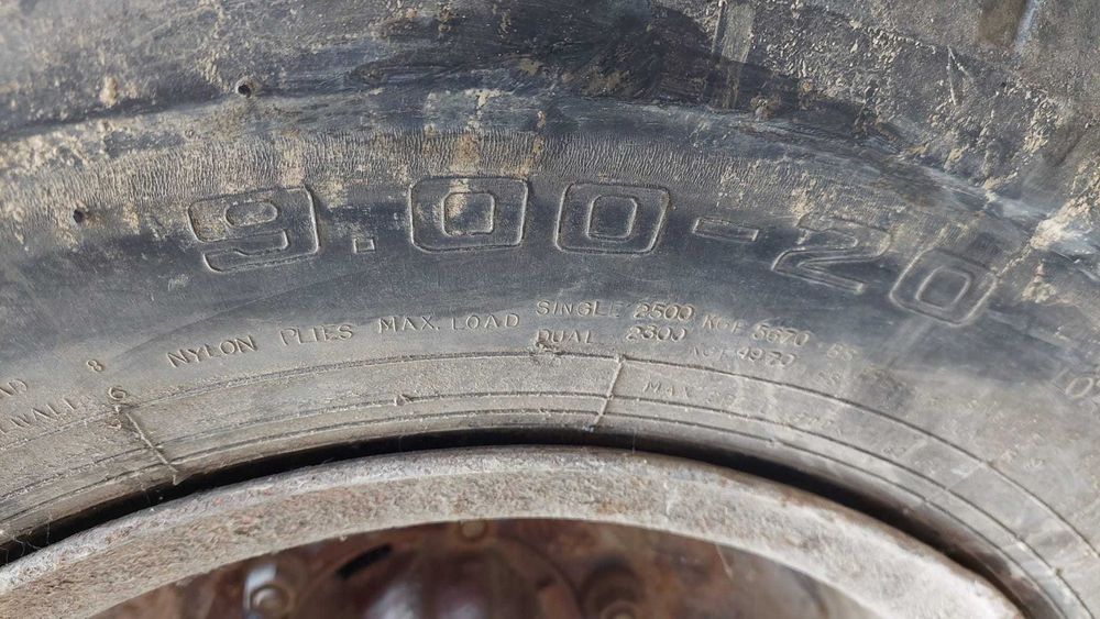 Cauciucuri noi de camion