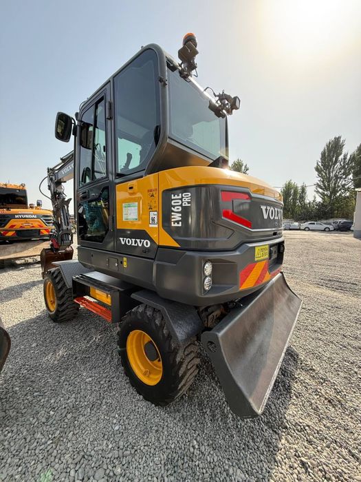 Ekskavator mini katlovan xizmati..