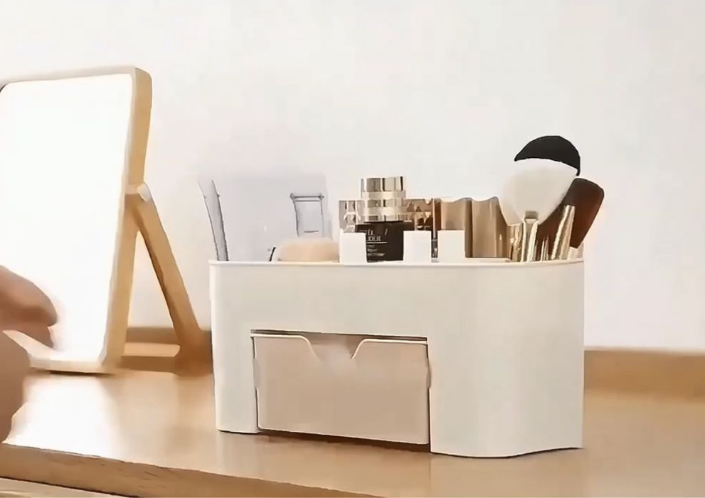 Органайзер за гримове