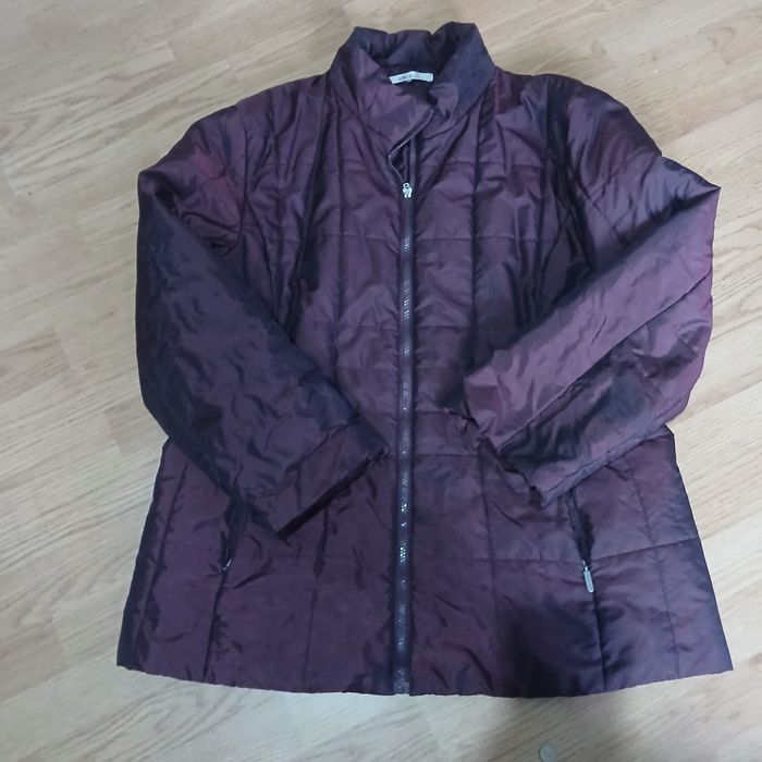 Продава запазени якета