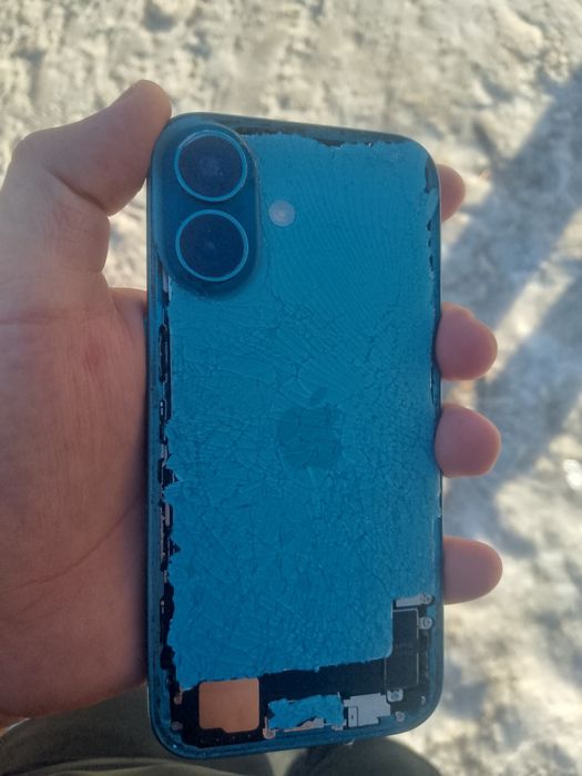 Продам айфон 16 .