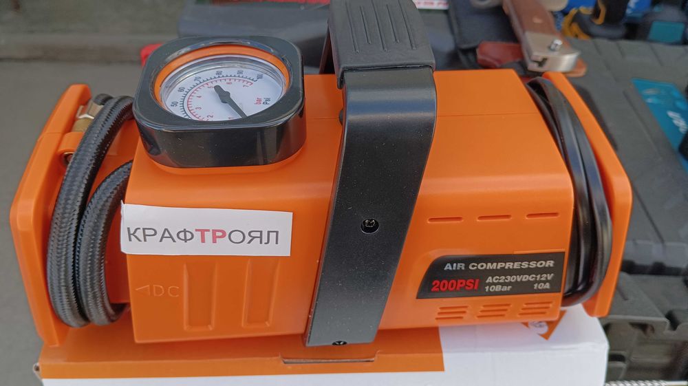 Компресор за гуми двуботален с комплект инструменти 12V манометър