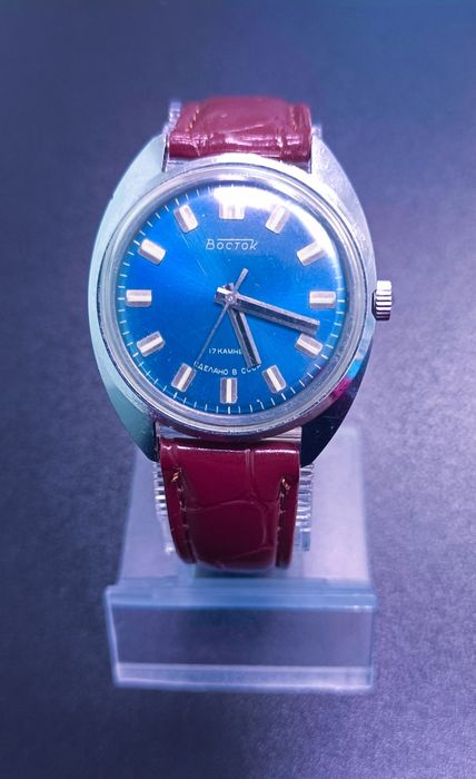 Часы Восток с синим циферблатом механизм 2409 на 17 камнях ЧЧЗ СССР