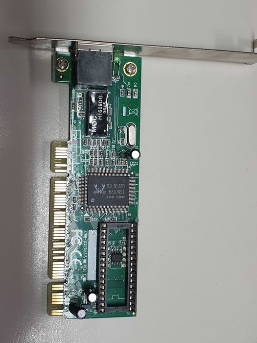 Placa / placi de retea 10 /100 pe interfata PCI