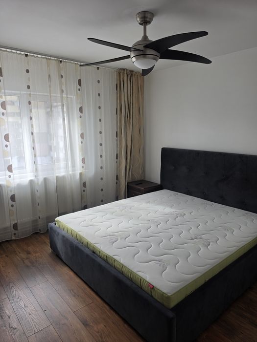 Inchiriez apartament 4 camere (80mp)