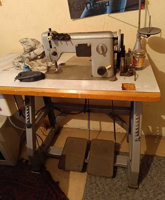 Професионална шевна машина