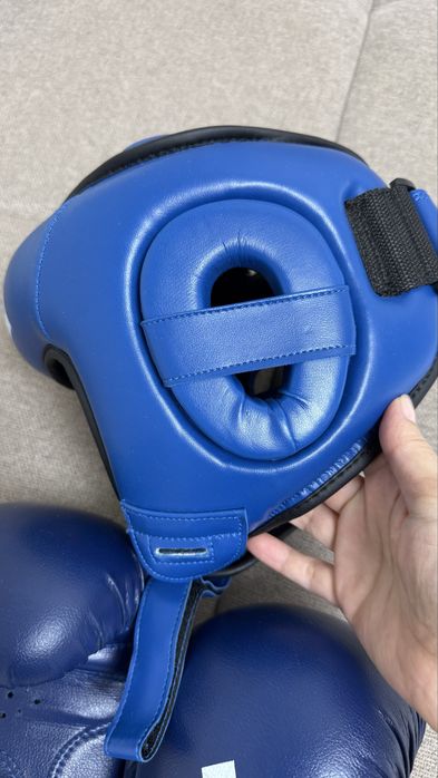 Шлем и перчатки в отличном состоянии