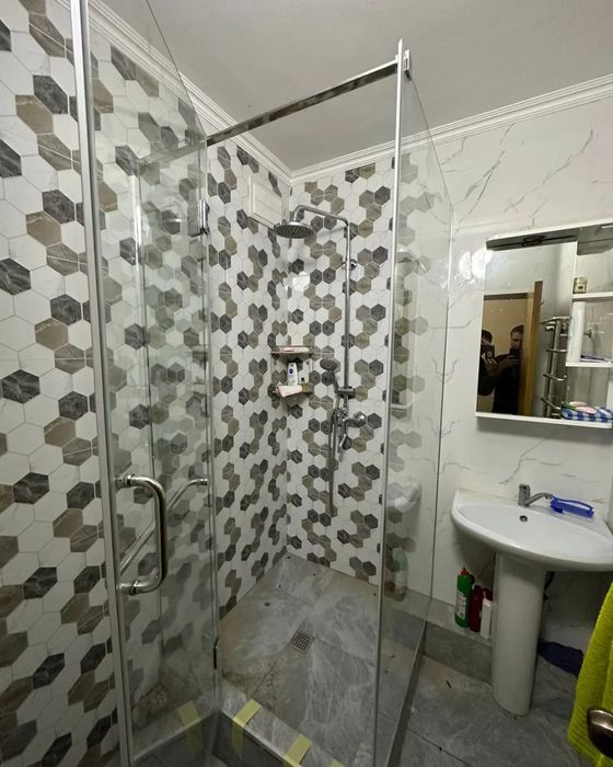 Стеклянные душевые кабинки перегородки