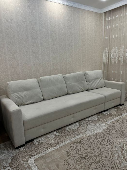 Срочно продам диван для гостиной размер 4*2