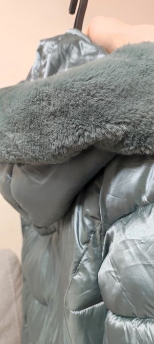 Продам демисезонное пальто на девочку