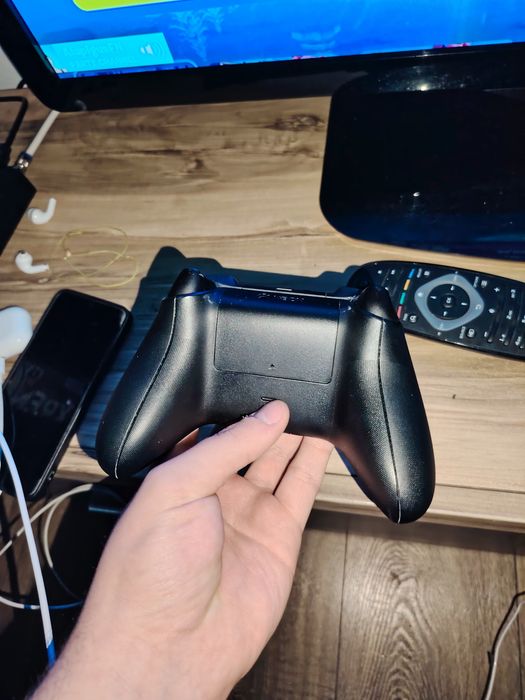 controler Xbox series s pe baterii dar și cablu