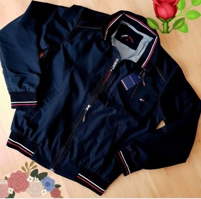 Jacheta Tommy Hilfiger barbati, material textil impermeabil, logo brodat, diverse marimi