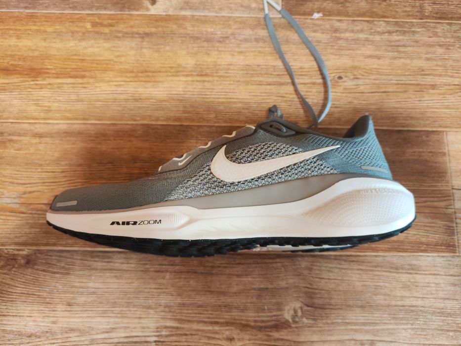 Продам кросовки Nike