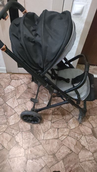 Продам коляску не новая