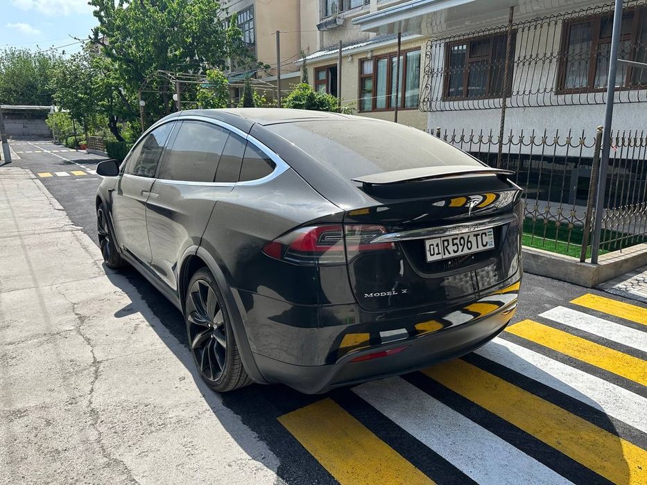 Tesla X model сотилади Американка