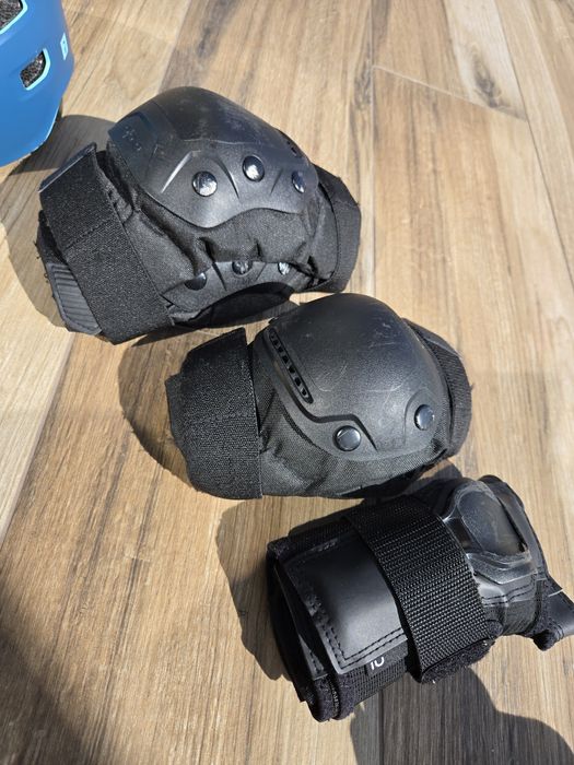 Role Oxelo 32-35+cască+cotiere +genunchere+manșete +geantă