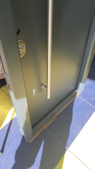 Usa metalica de exterior (curte)  reducere de la 2100 la 1500