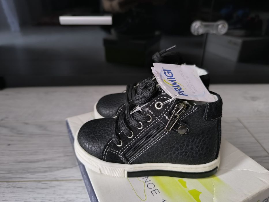 Чисто нови кожени кецове Primigi