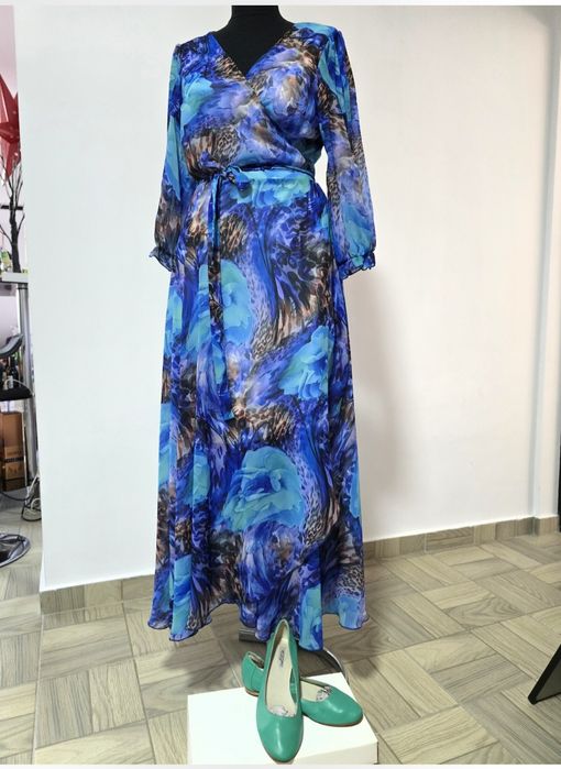 Rochie maxi animal print turcoaz, cordon propriu pentru fixarea taliei