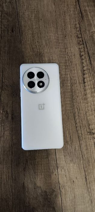 Продается телефон OnePlus 13 16/512GB India Global Version