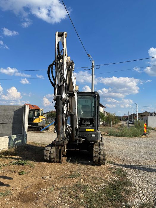 Miniexcavator Volvo ECR58D si Bobcat E50