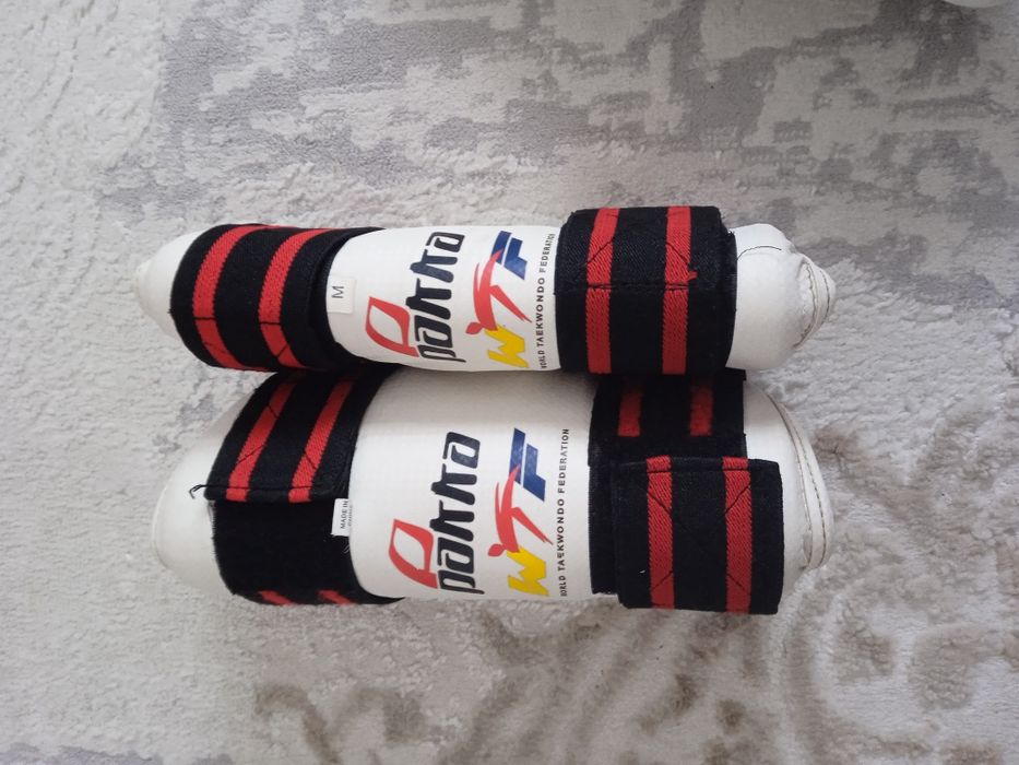 щитки на руки и на ноги.