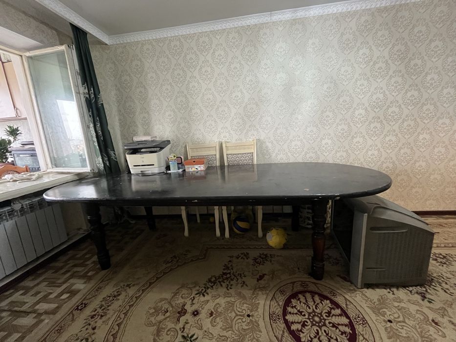 Стол для приема гостей