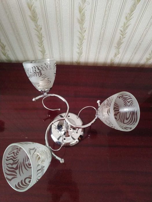 Люстра 3-х рожковая . б/у.