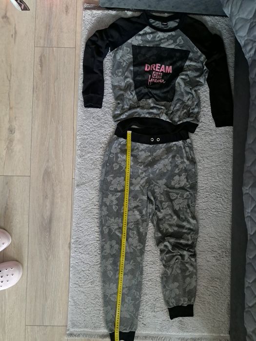 Дамски дрехи- блузи и панталони