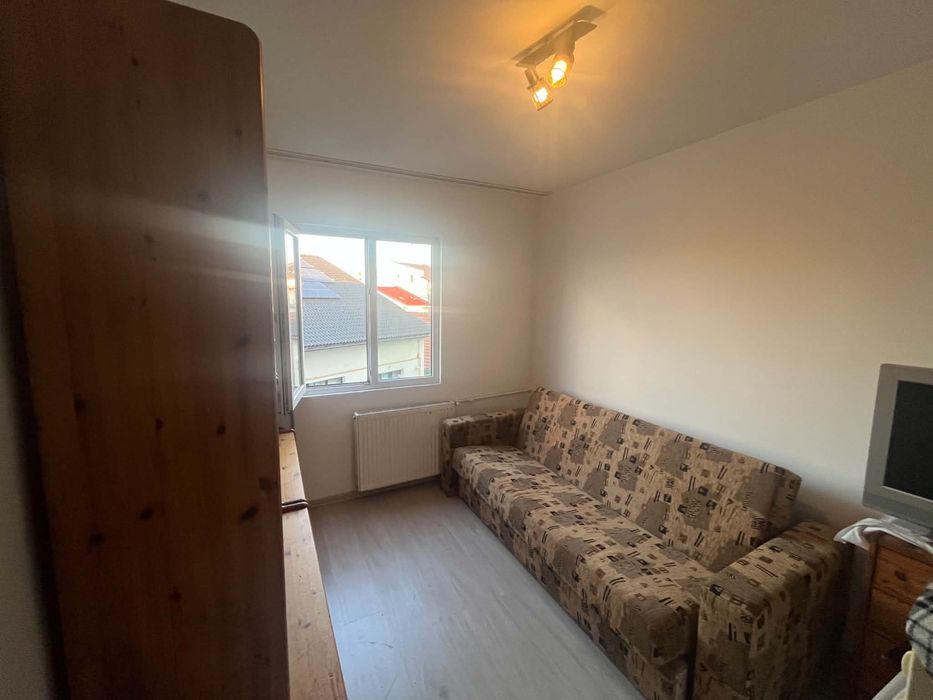 Garsonieră de închiriat, 17 mp, etaj 3, zona Vlaicu – Fortuna, Arad.