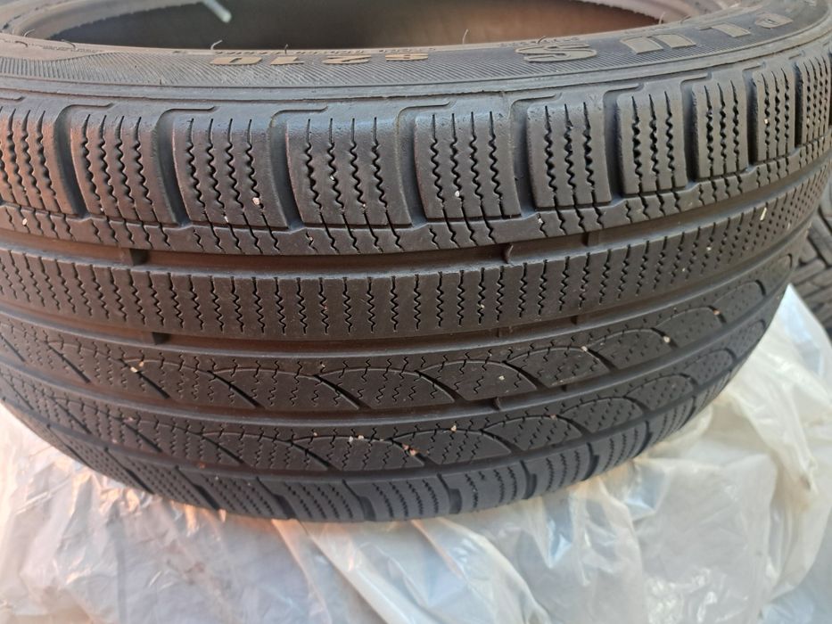 Vând cauciucuri imperial  225/45/18