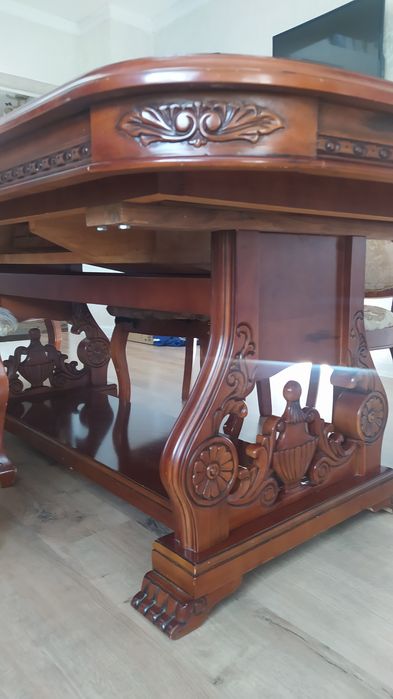 Стол со стульями