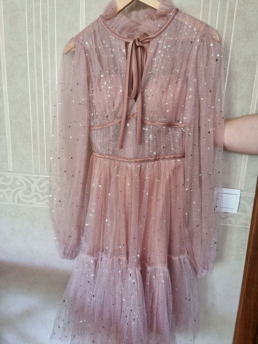 Бална рокля розова до коленете