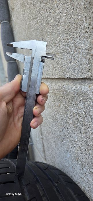 Продавам гуми 205 55 16 със джантите