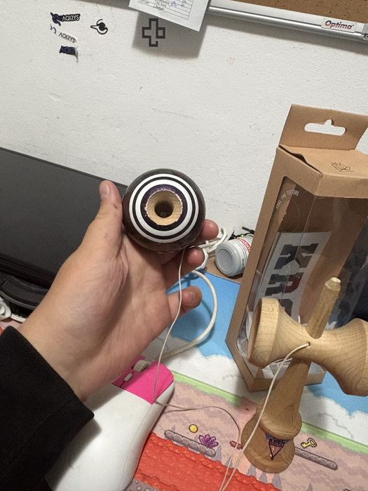 Krom strogo sticky mov