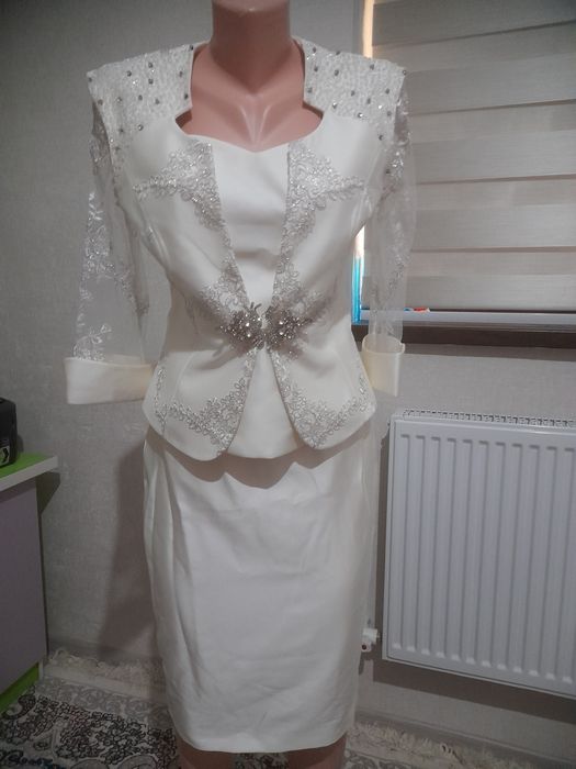 Красивая нарядная тройка