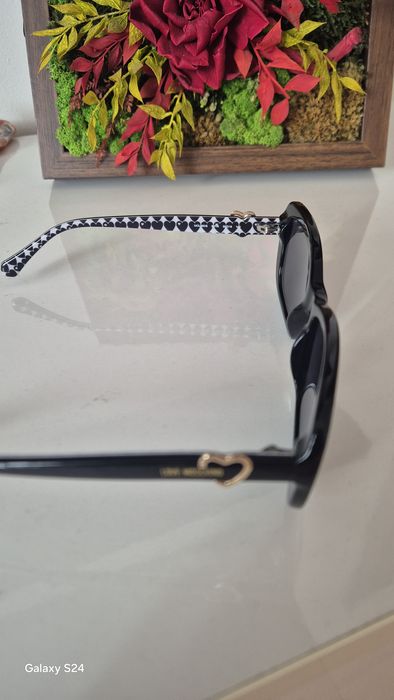 Ochelarii Love Moschino