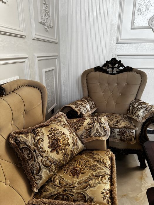 Комплект мягкой мебели (диван + 2 кресла) — как новый!