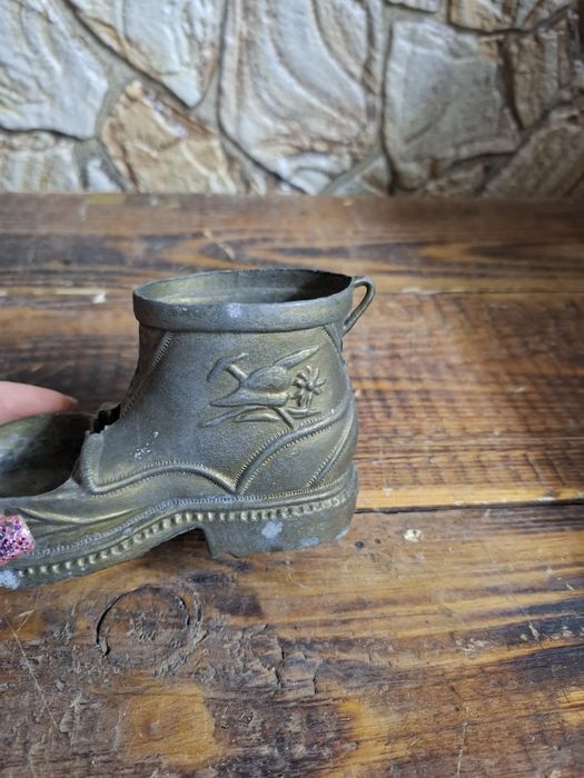 Метална обувка пепелник