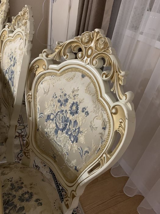 Продаю стол для гостинной